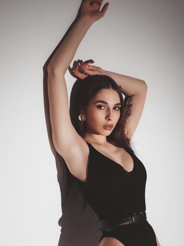 🎥 Арианна привлекательная девушка из Суровикино цена от 3500 руб