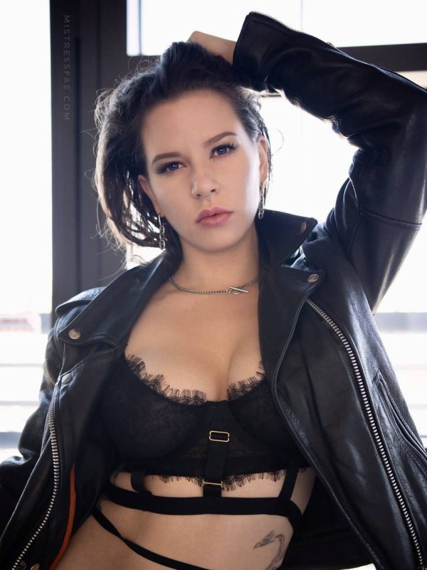 Анна привлекательная девушка из Суровикино цена от 4000 руб